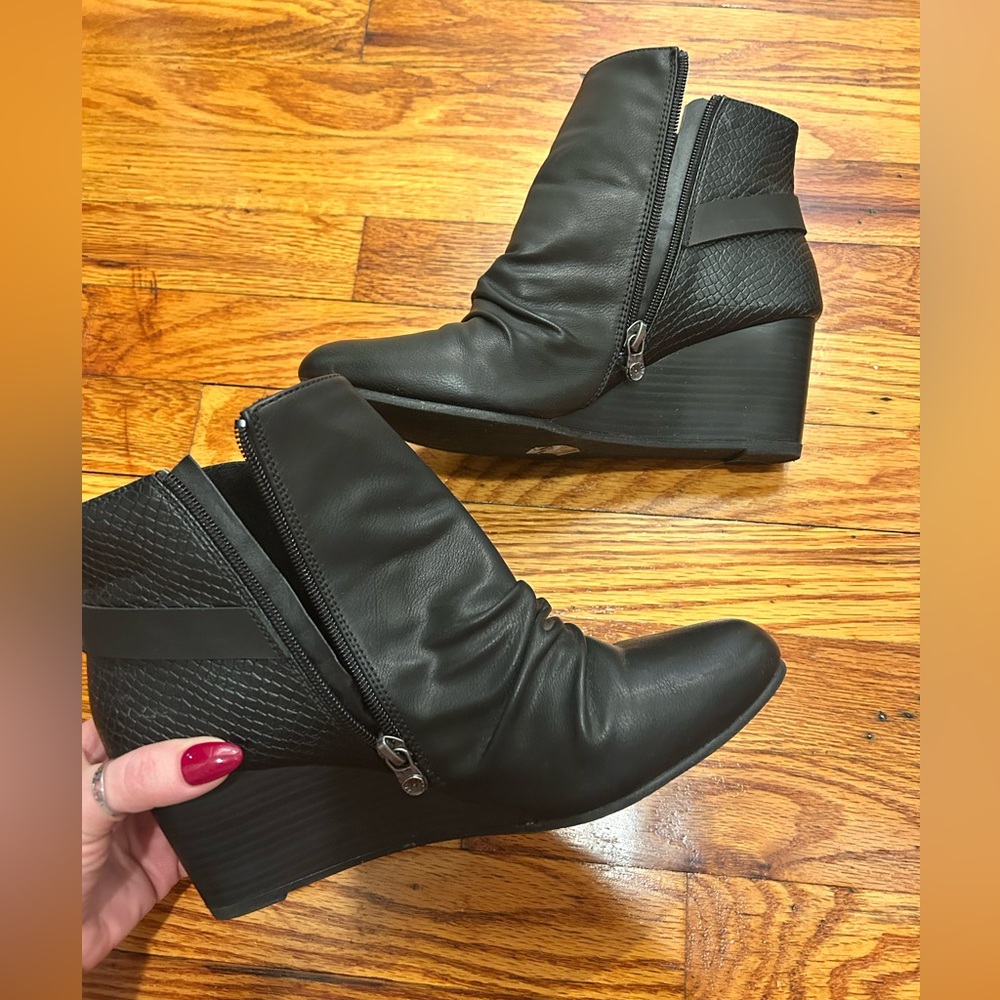 NWOT Blowfish Ankle Wedge Booties - Picture 5 of 16
